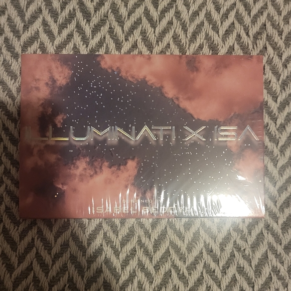 ILLUMINATI Cosmetics x ISA Eyeshadow Palette - Picture 3 of 5